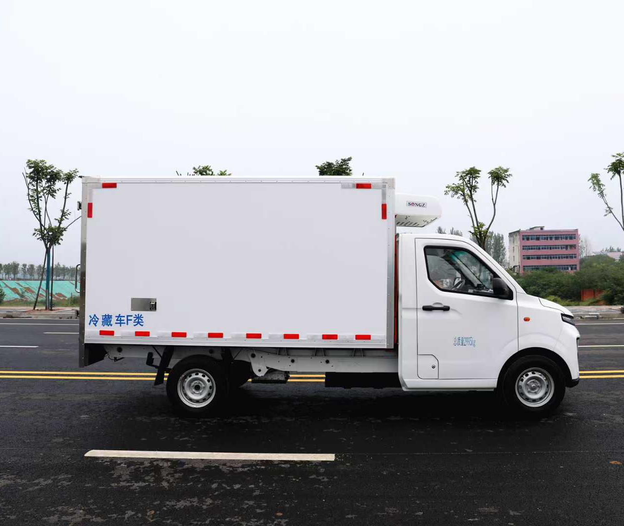 吉利遠(yuǎn)程F1E純電動冷藏車8方圖片3